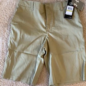 Boys Under Armor khaki shorts size 14